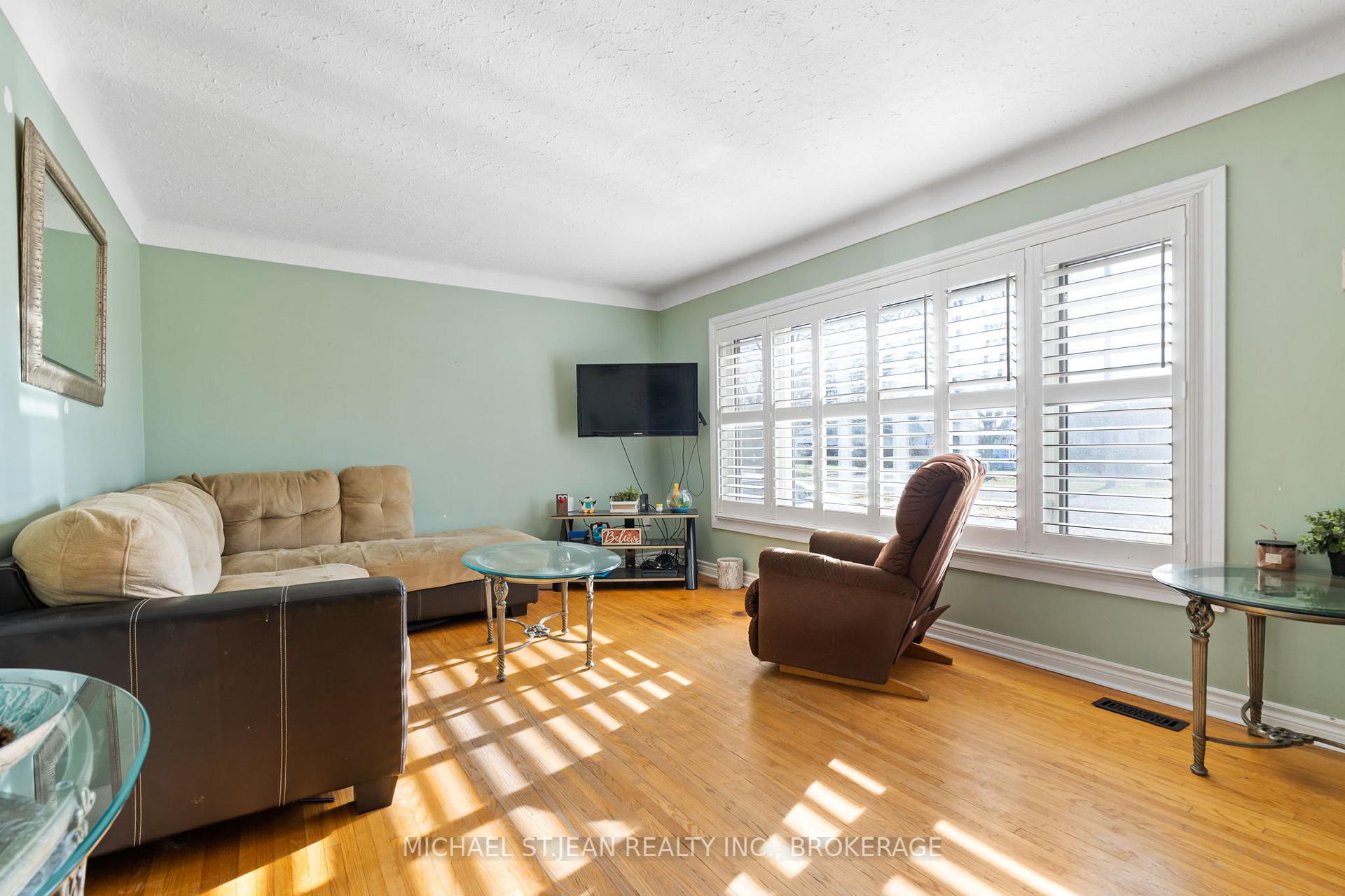 Photo 6 of 3 Broadmore Avenue, St. Catharines, Carlton/Bunting — HOMEH