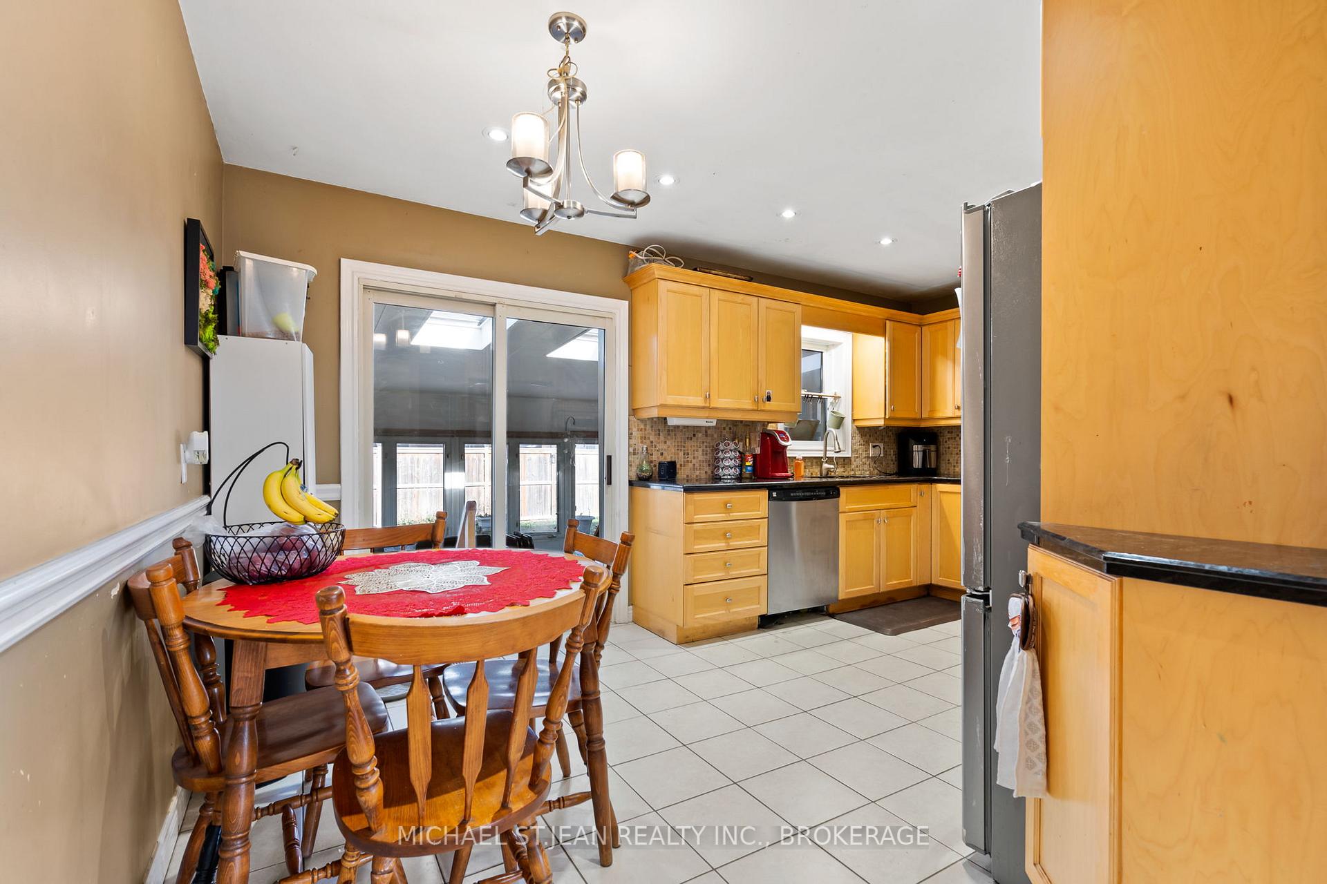 Photo 12 of 3 Broadmore Avenue, St. Catharines, Carlton/Bunting — HOMEH