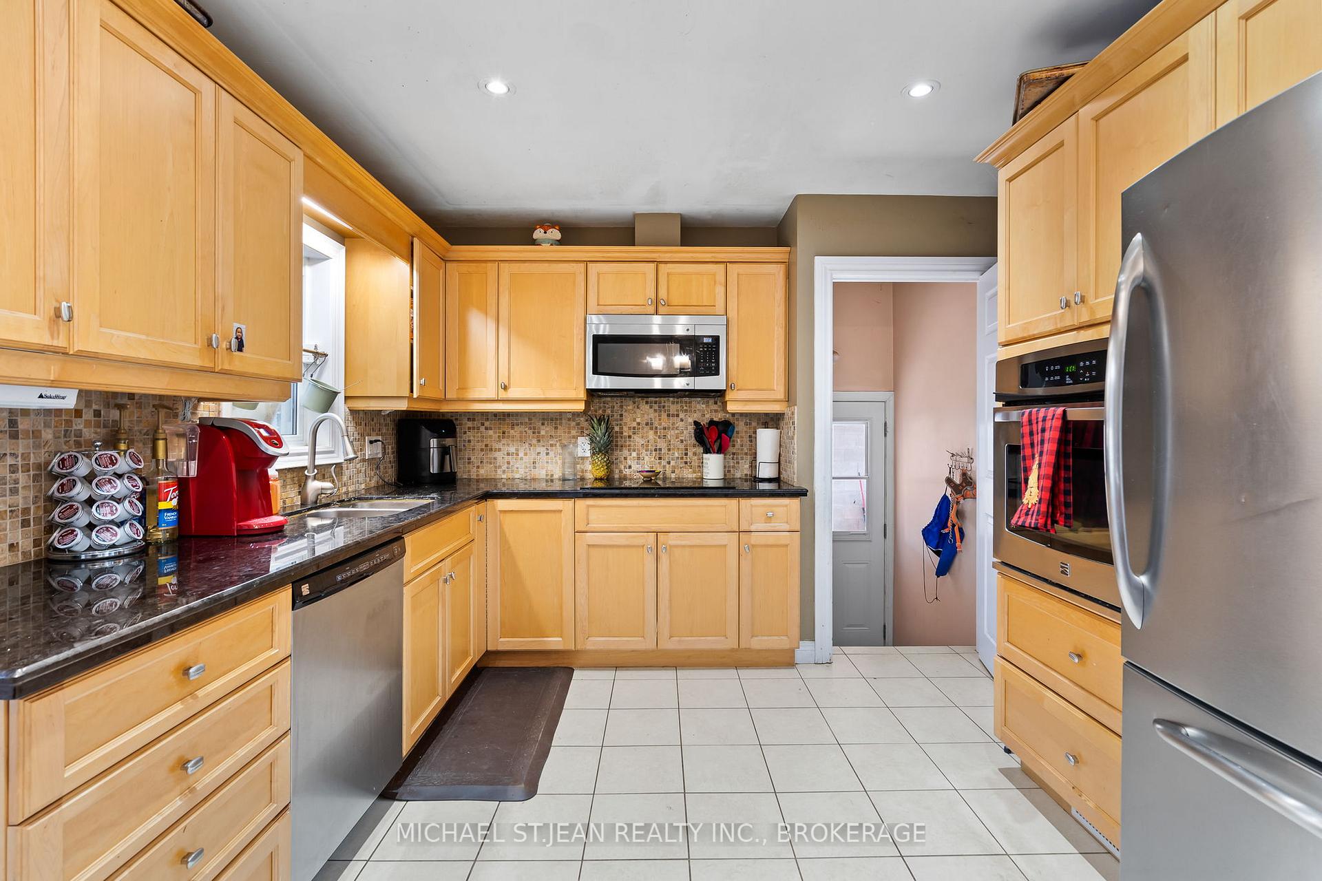 Photo 13 of 3 Broadmore Avenue, St. Catharines, Carlton/Bunting — HOMEH