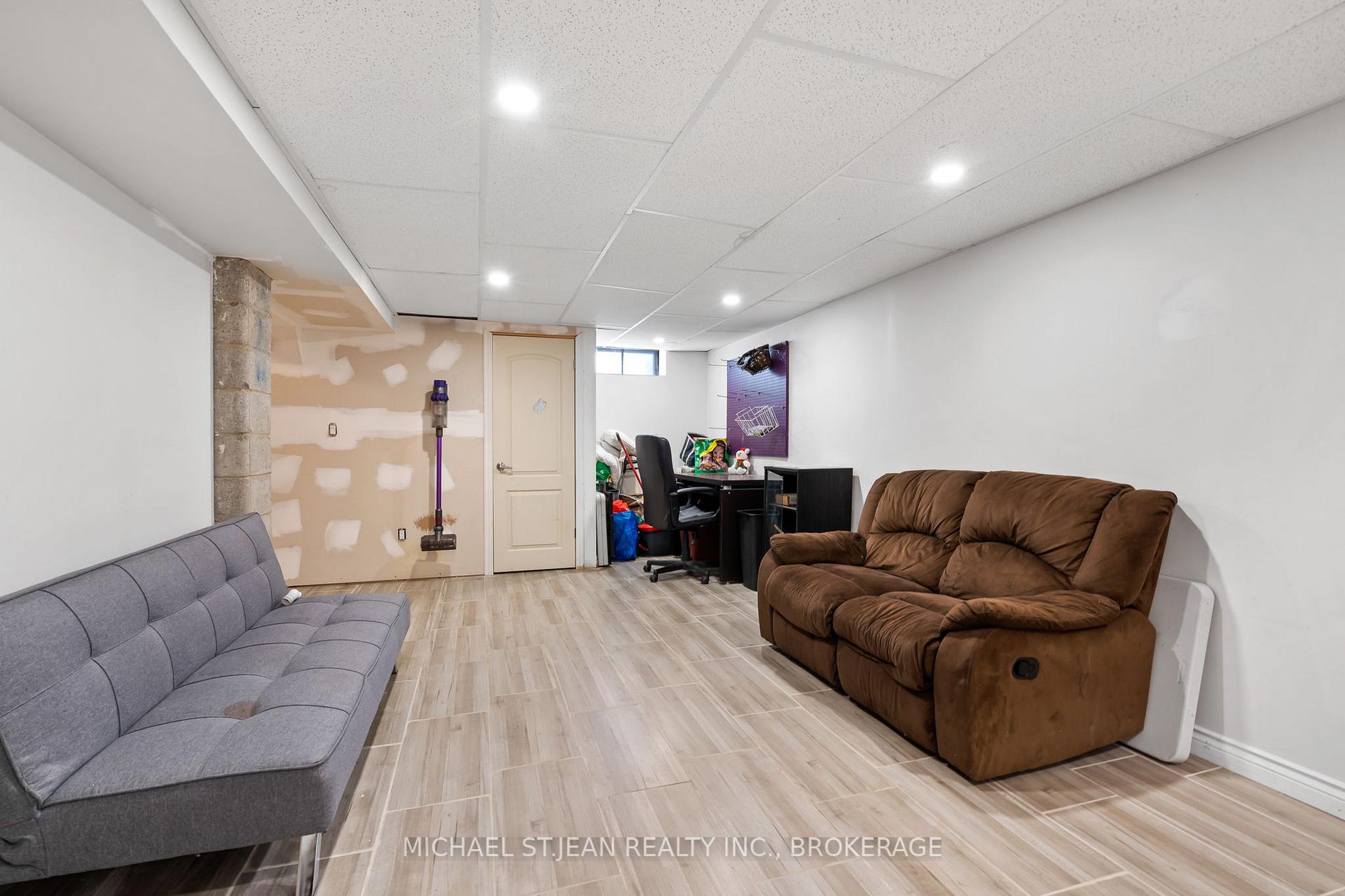 Photo 18 of 3 Broadmore Avenue, St. Catharines, Carlton/Bunting — HOMEH