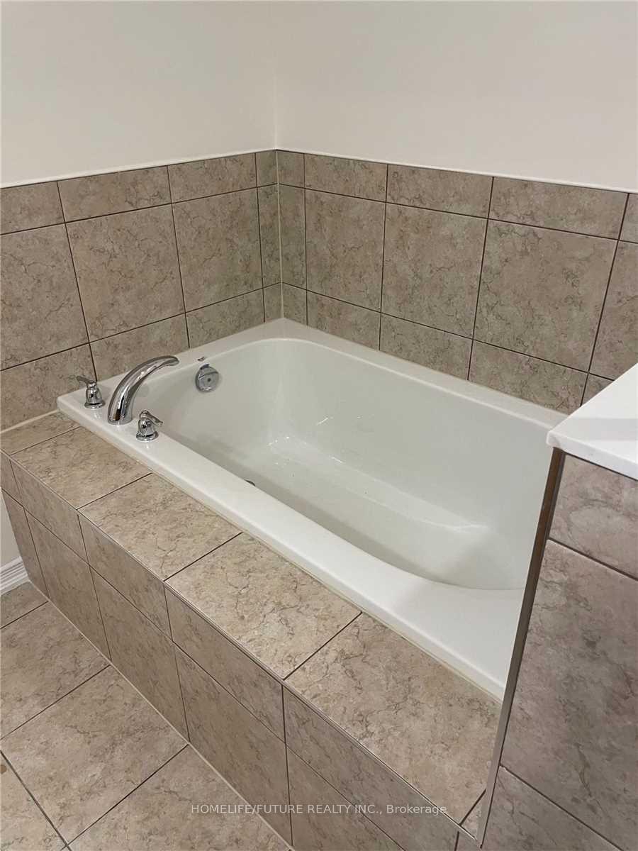 Photo 12 of Unit 94, 93 Danzatore Path, Oshawa, Windfields — HOMEH