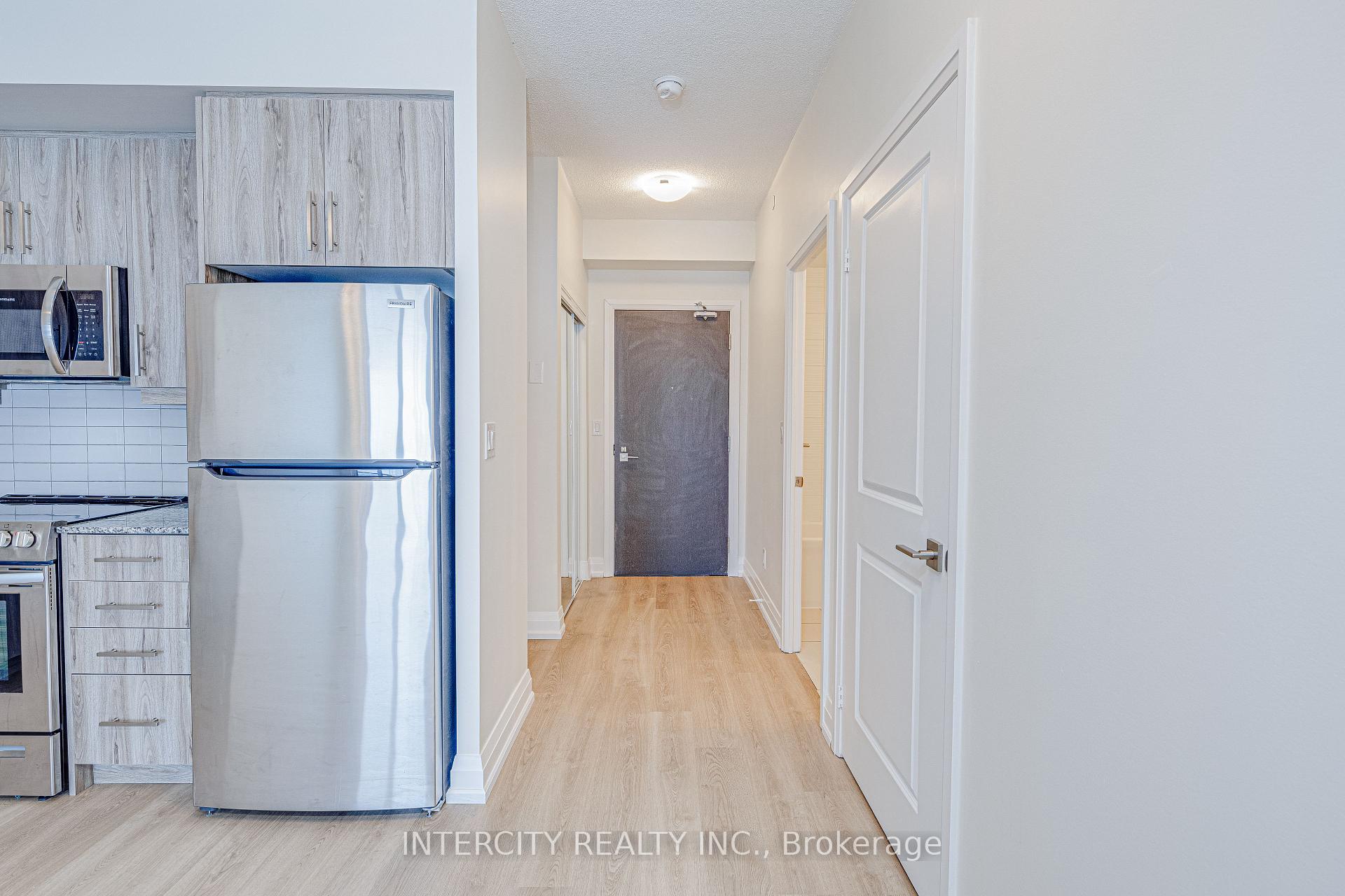 Photo 5 of Unit 617, 3600 Highway 7, Vaughan, East Woodbridge — HOMEH