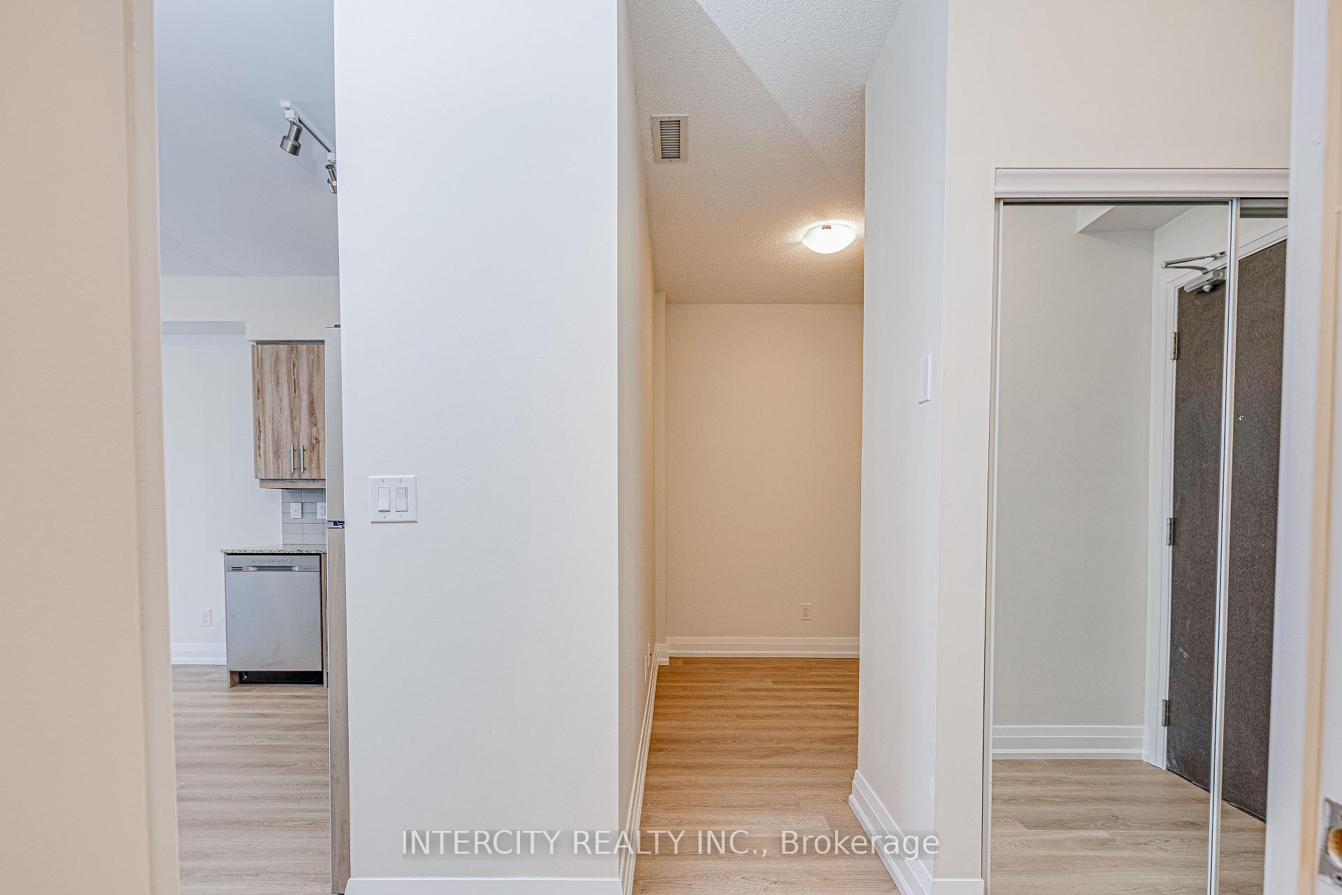 Photo 9 of Unit 617, 3600 Highway 7, Vaughan, East Woodbridge — HOMEH