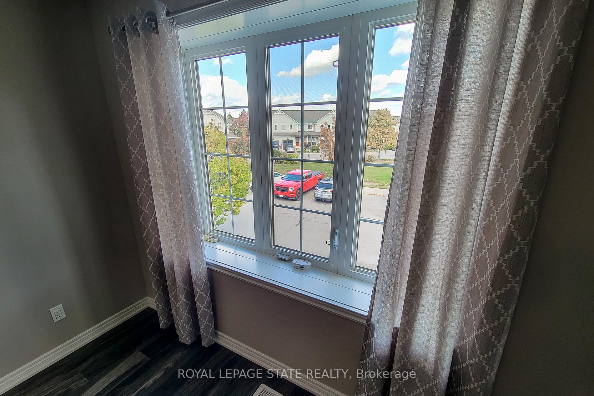 Photo 11 of Unit 32, 222 Fall Fair Way, Hamilton, Binbrook — HOMEH