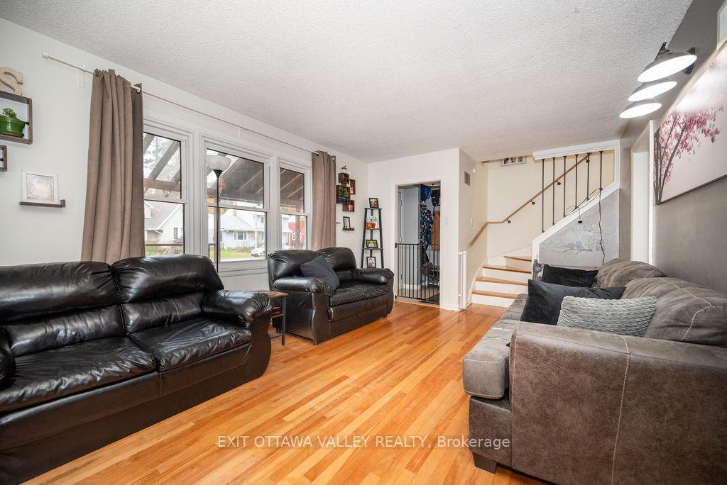 Photo 3 of 66 Rutherford Avenue, Deep River — HOMEH