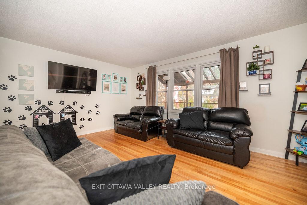 Photo 4 of 66 Rutherford Avenue, Deep River — HOMEH