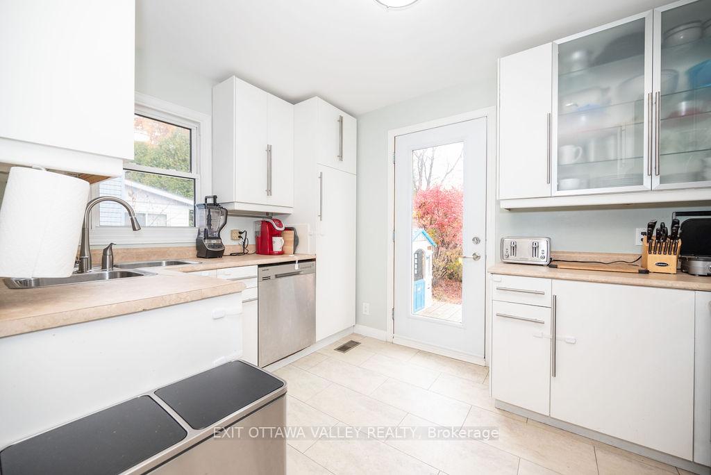 Photo 6 of 66 Rutherford Avenue, Deep River — HOMEH
