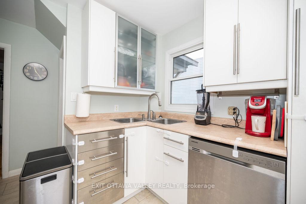 Photo 8 of 66 Rutherford Avenue, Deep River — HOMEH