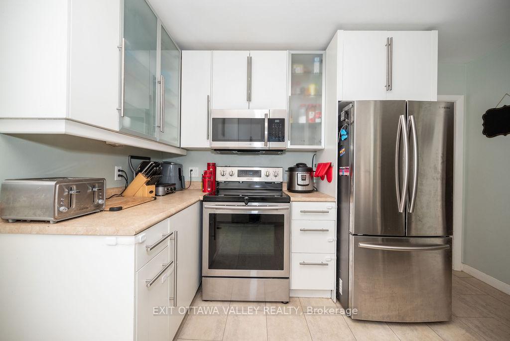 Photo 9 of 66 Rutherford Avenue, Deep River — HOMEH