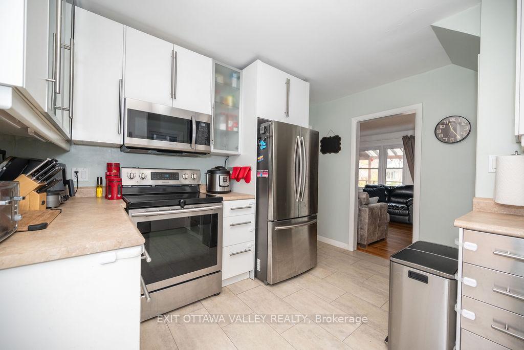 Photo 10 of 66 Rutherford Avenue, Deep River — HOMEH