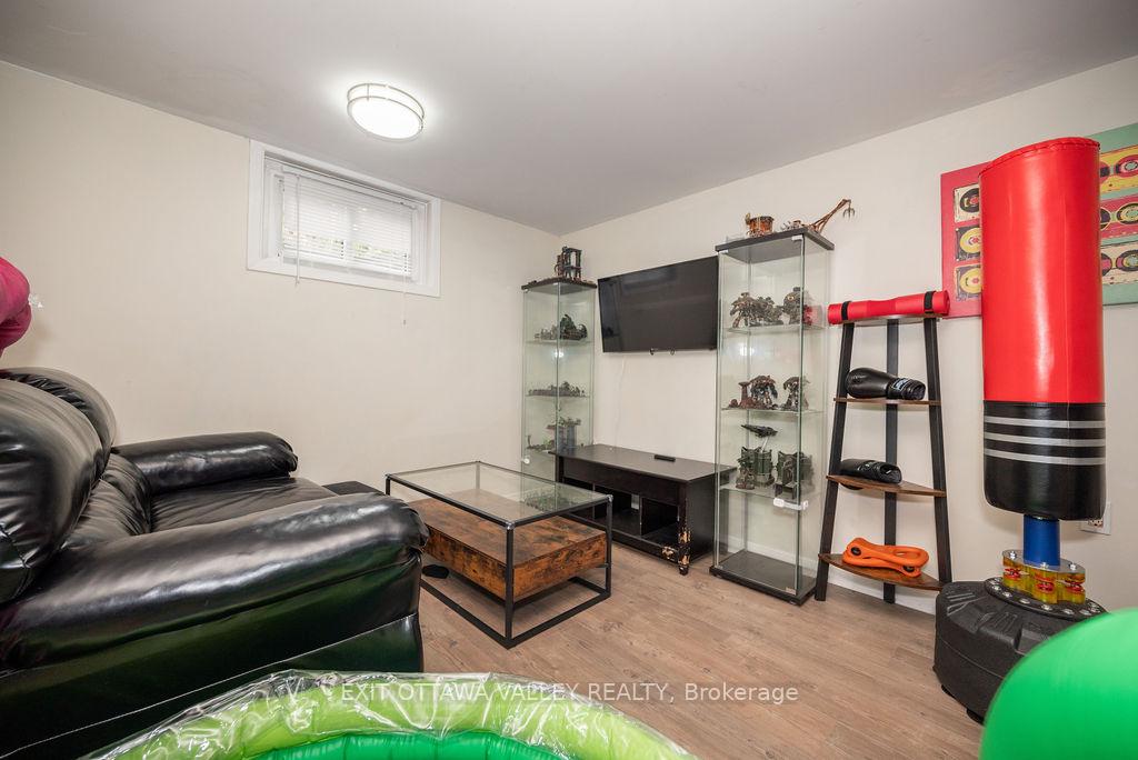 Photo 16 of 66 Rutherford Avenue, Deep River — HOMEH