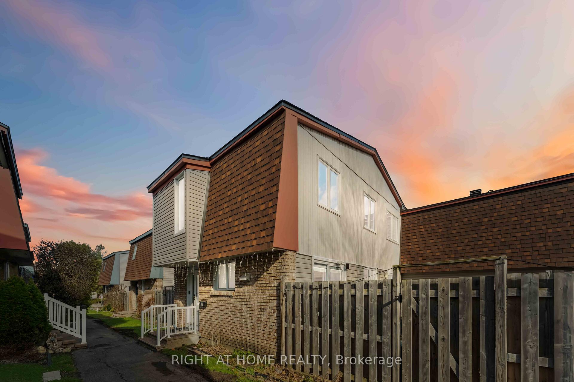 Photo 1 of Unit 31, 2057 Jasmine Crescent, Ottawa, Beacon Hill South — HOMEH