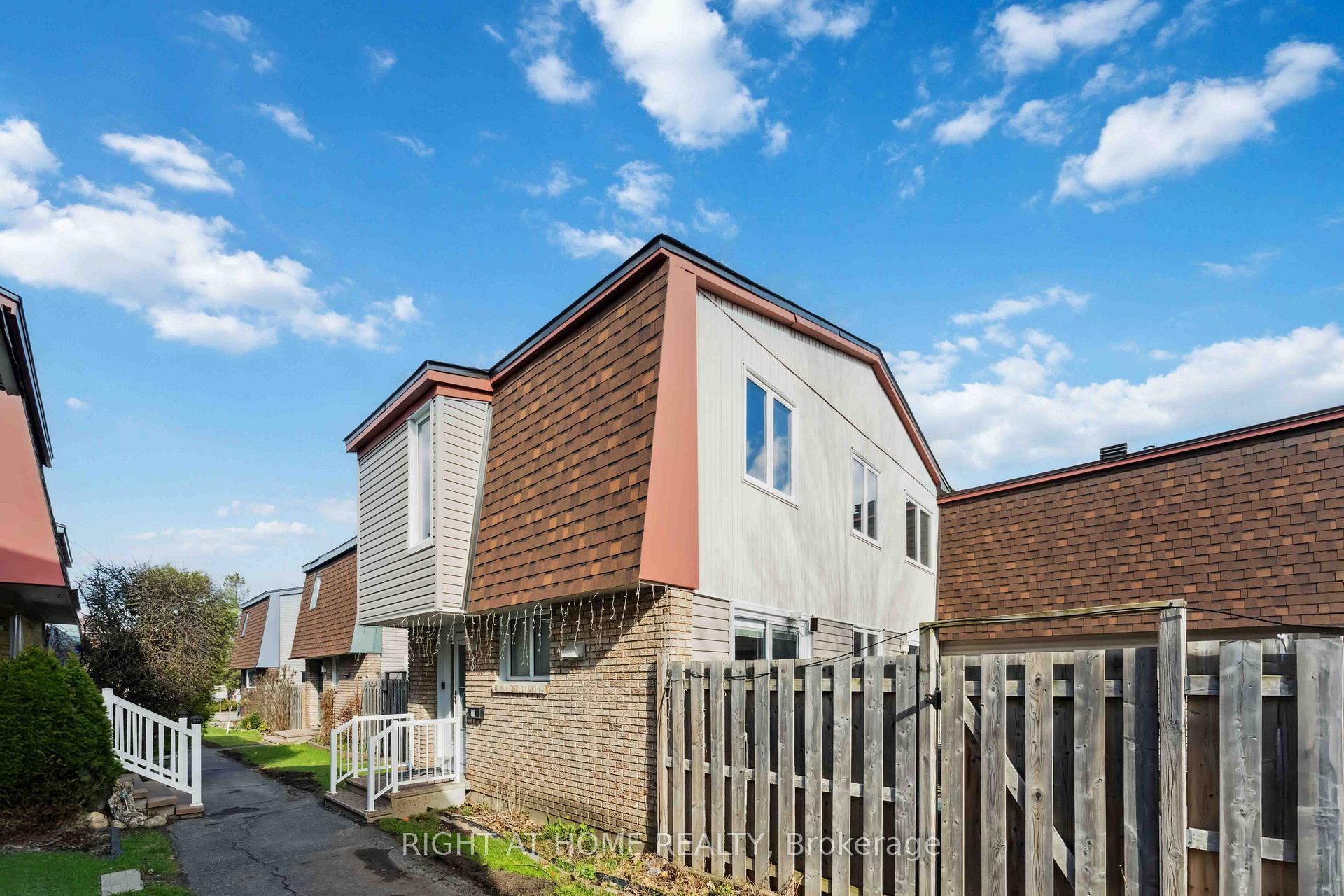 Photo 2 of Unit 31, 2057 Jasmine Crescent, Ottawa, Beacon Hill South — HOMEH
