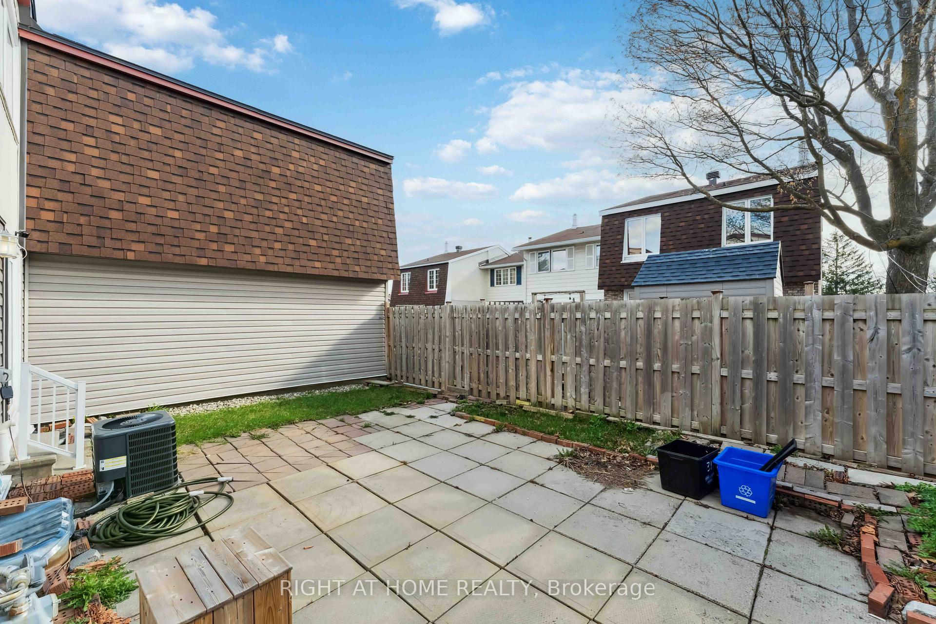 Photo 9 of Unit 31, 2057 Jasmine Crescent, Ottawa, Beacon Hill South — HOMEH