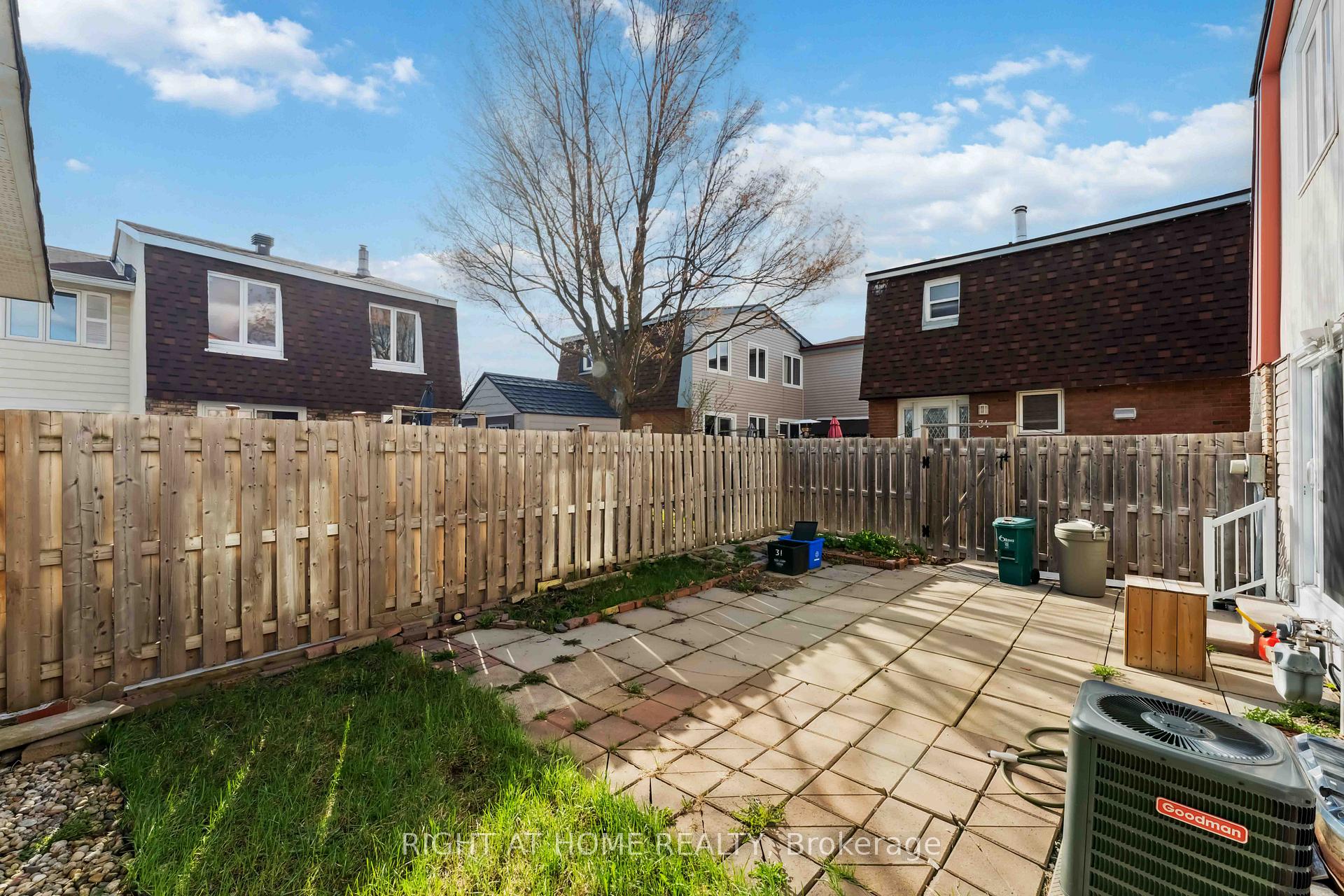 Photo 12 of Unit 31, 2057 Jasmine Crescent, Ottawa, Beacon Hill South — HOMEH