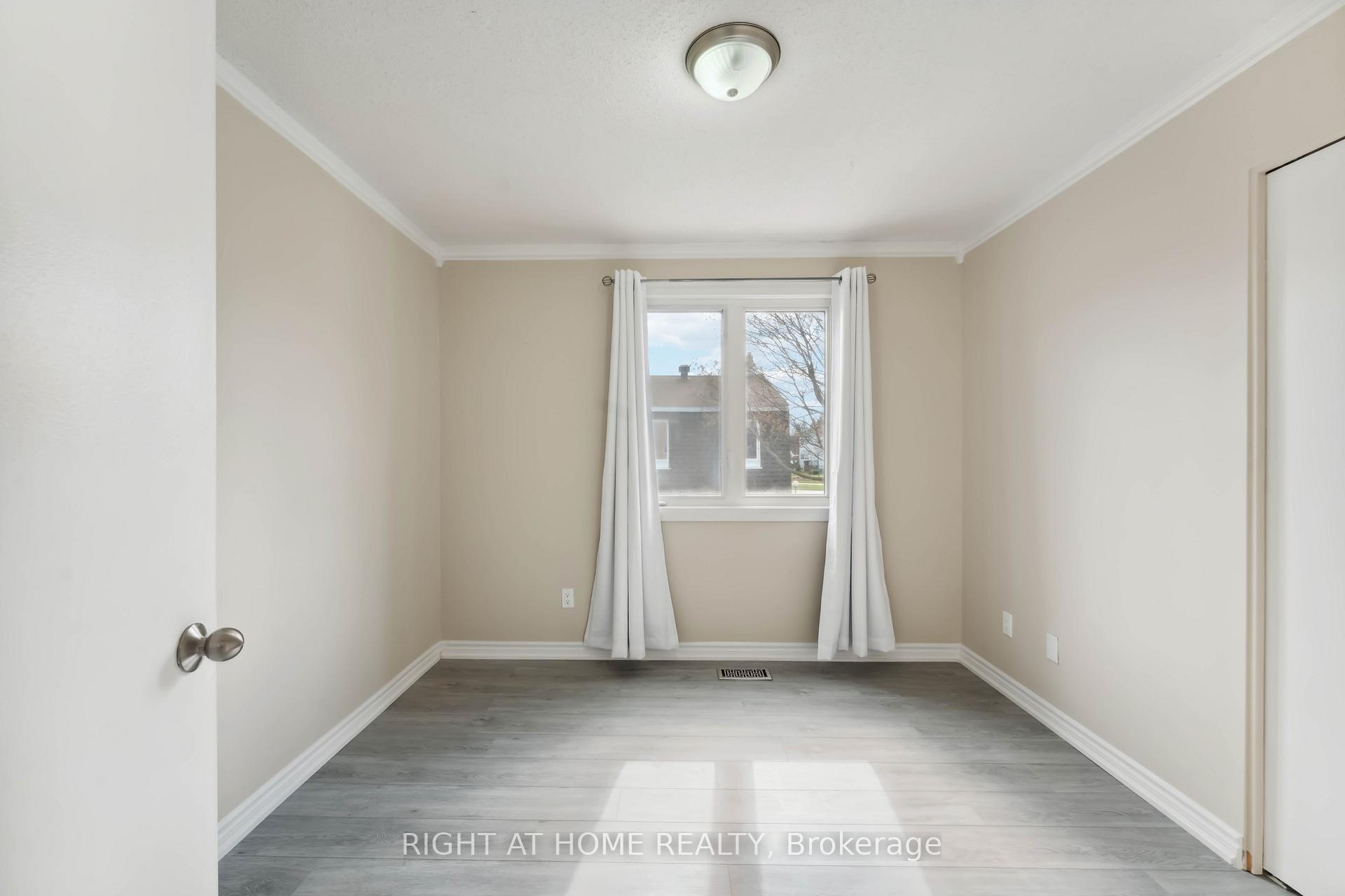 Photo 17 of Unit 31, 2057 Jasmine Crescent, Ottawa, Beacon Hill South — HOMEH