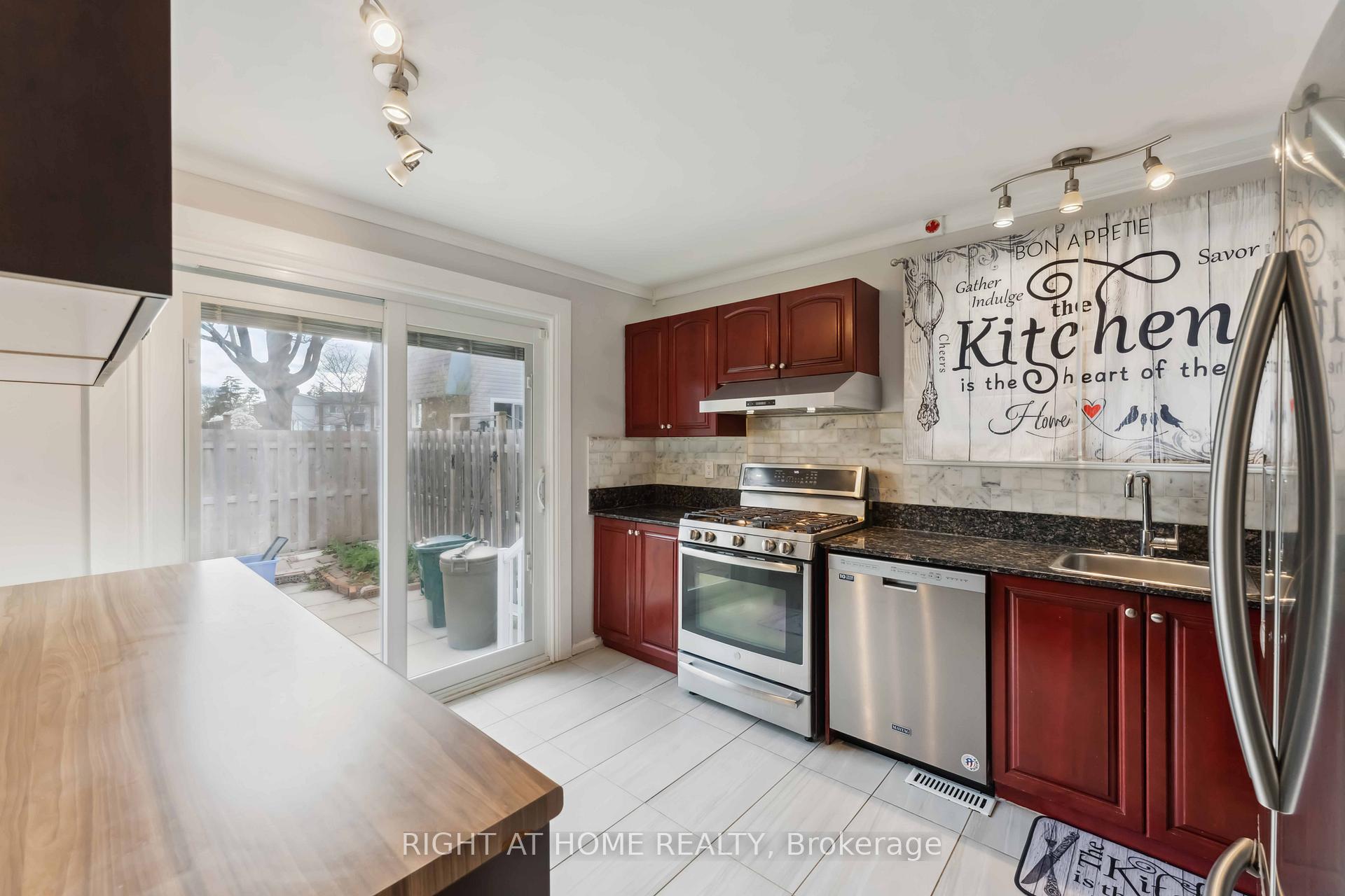 Photo 29 of Unit 31, 2057 Jasmine Crescent, Ottawa, Beacon Hill South — HOMEH