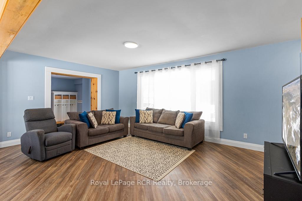 Photo 10 of 103 Jefferson Street, Chatsworth — HOMEH