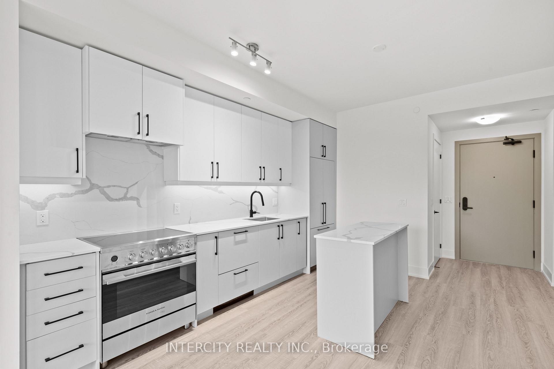 Photo 2 of Unit 304, 2075 King Road, King, King City — HOMEH