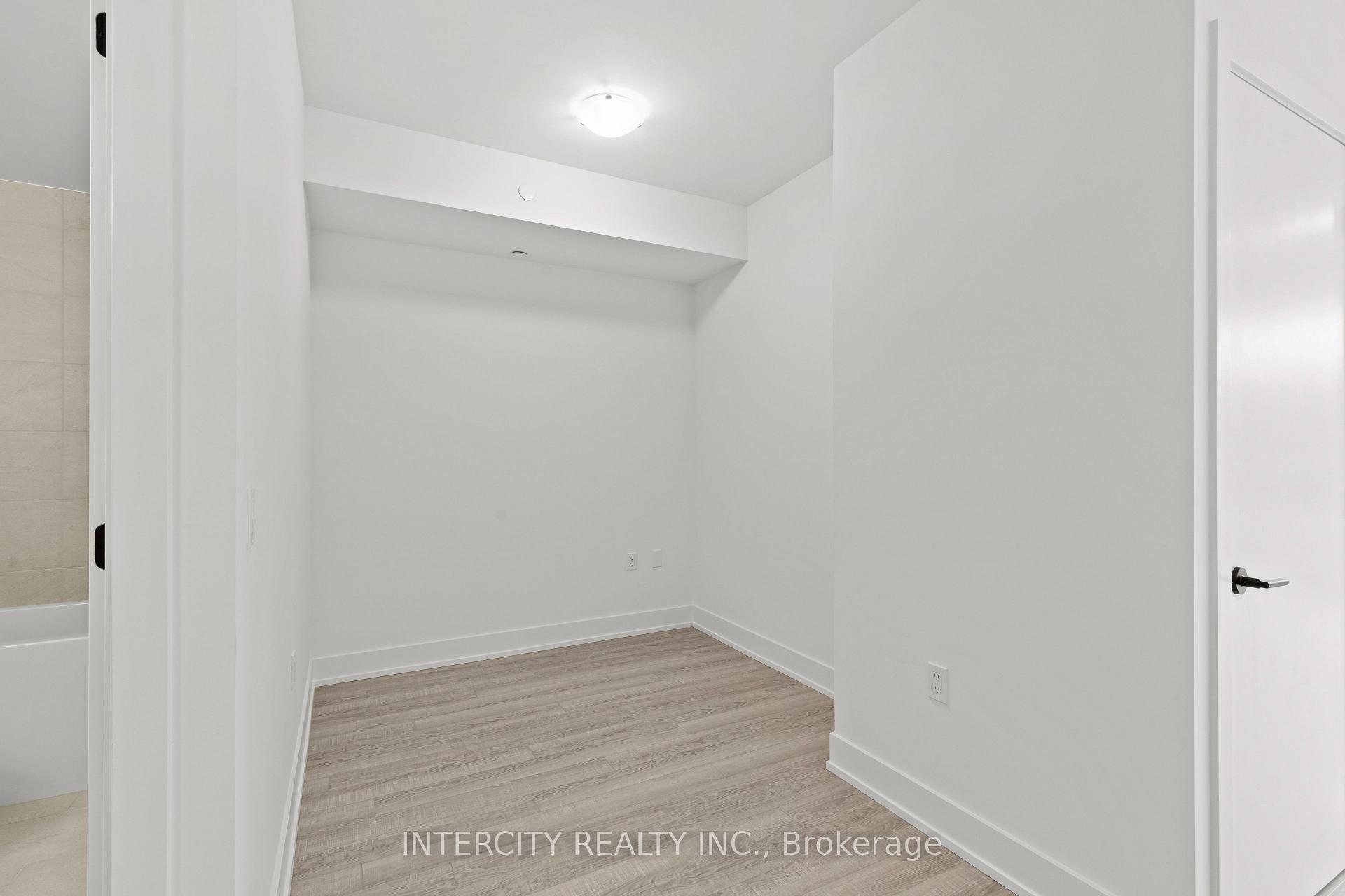 Photo 8 of Unit 304, 2075 King Road, King, King City — HOMEH