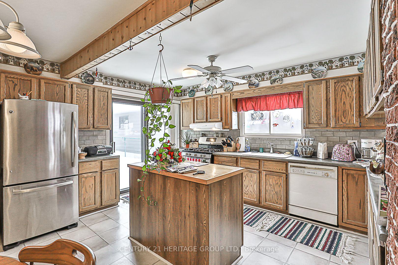 Photo 11 of 15 Seaton Drive, Aurora, Aurora Highlands — HOMEH