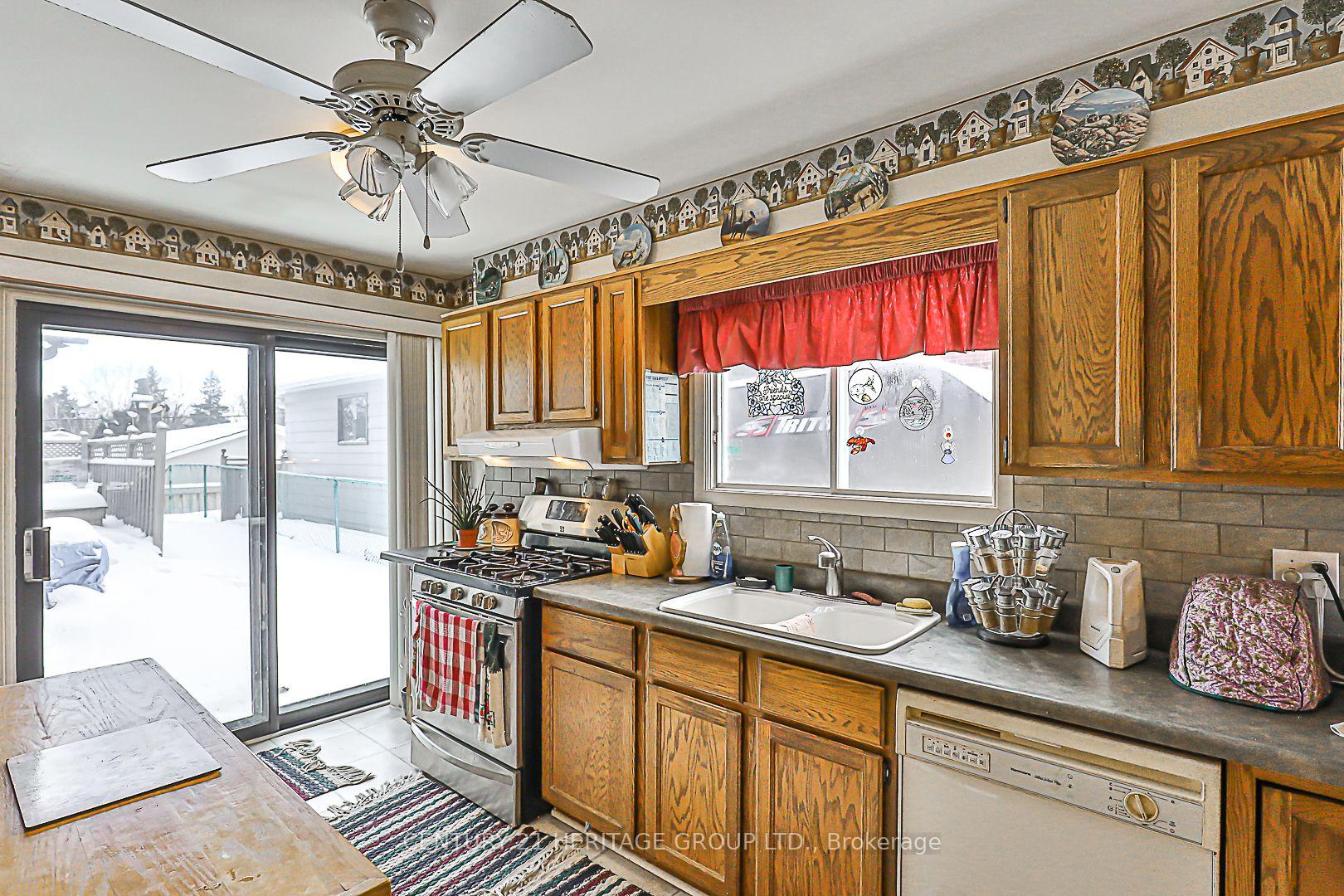 Photo 12 of 15 Seaton Drive, Aurora, Aurora Highlands — HOMEH