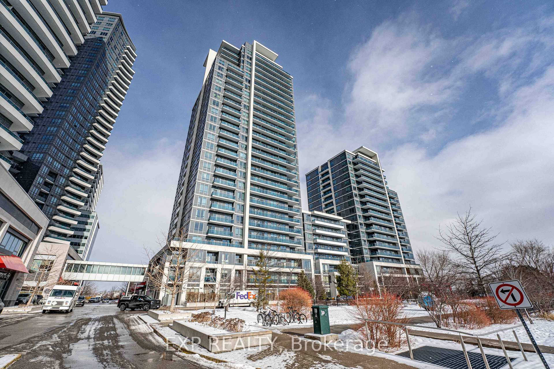 Photo 4 of Unit 906, 7165 Yonge Street, Markham, Grandview — HOMEH