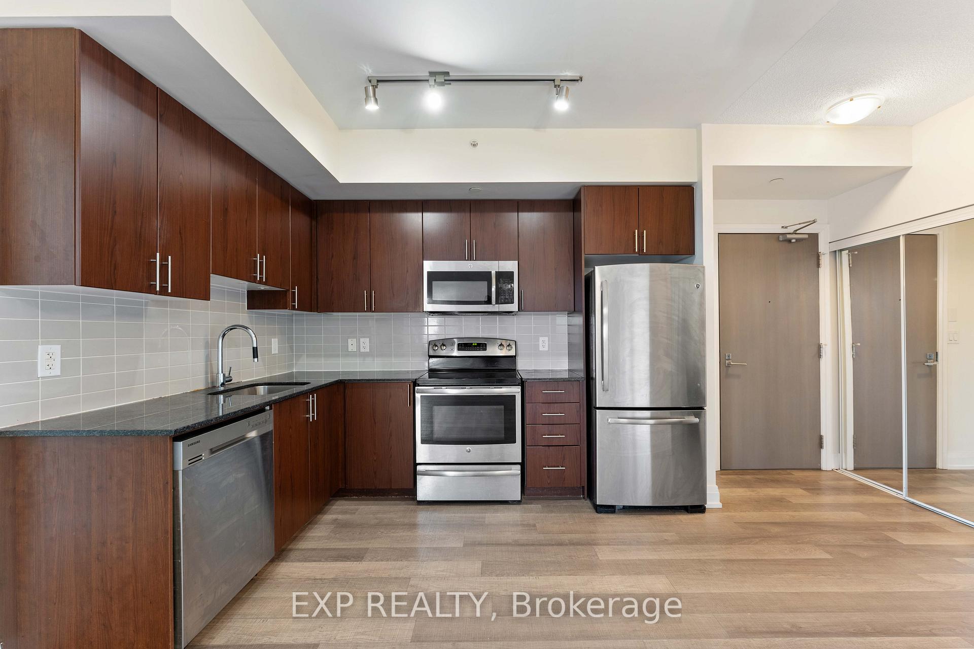 Photo 12 of Unit 906, 7165 Yonge Street, Markham, Grandview — HOMEH