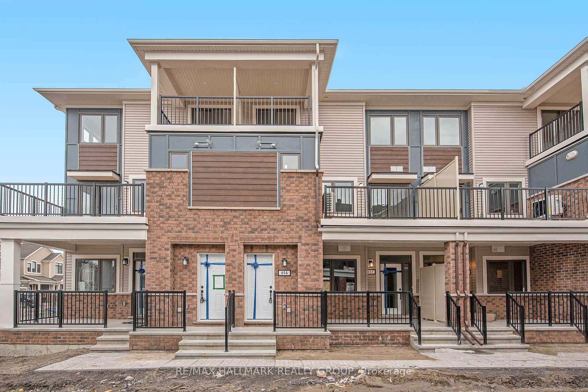 Front of 279 Zenith Private