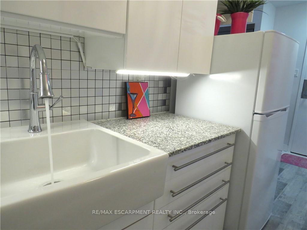 Photo 5 of Unit 307, 30 Summit Avenue, Hamilton, Eastmount — HOMEH