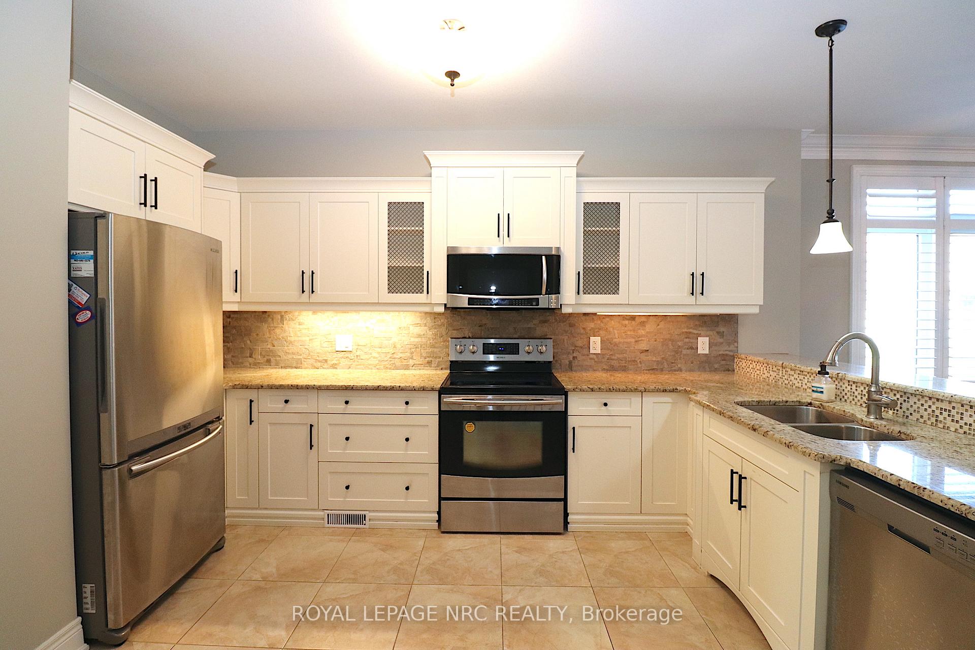 Photo 5 of 2 Emerald Common, St. Catharines, Lakeshore — HOMEH