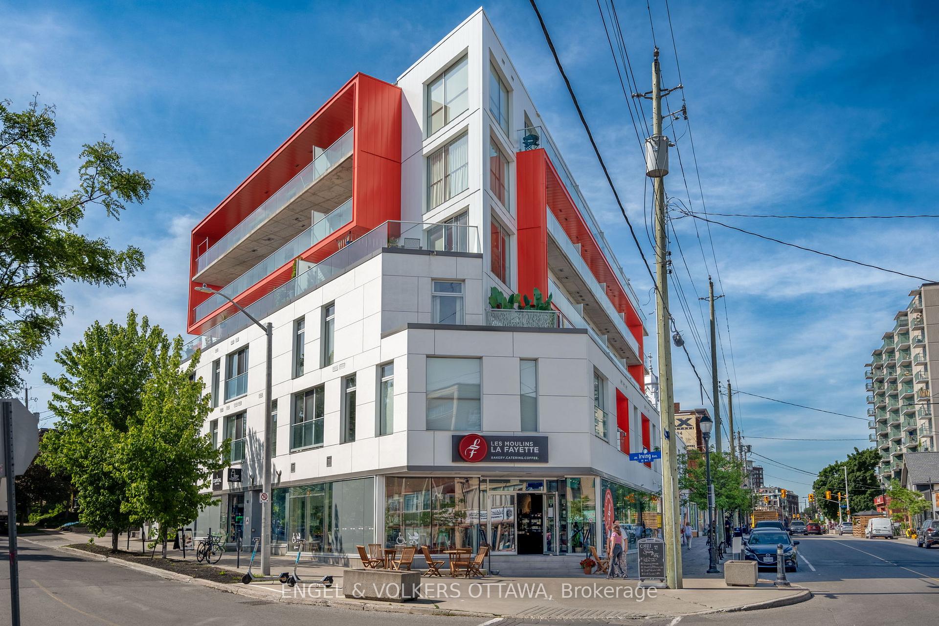 Front of Unit 305, 1000 Wellington Street W