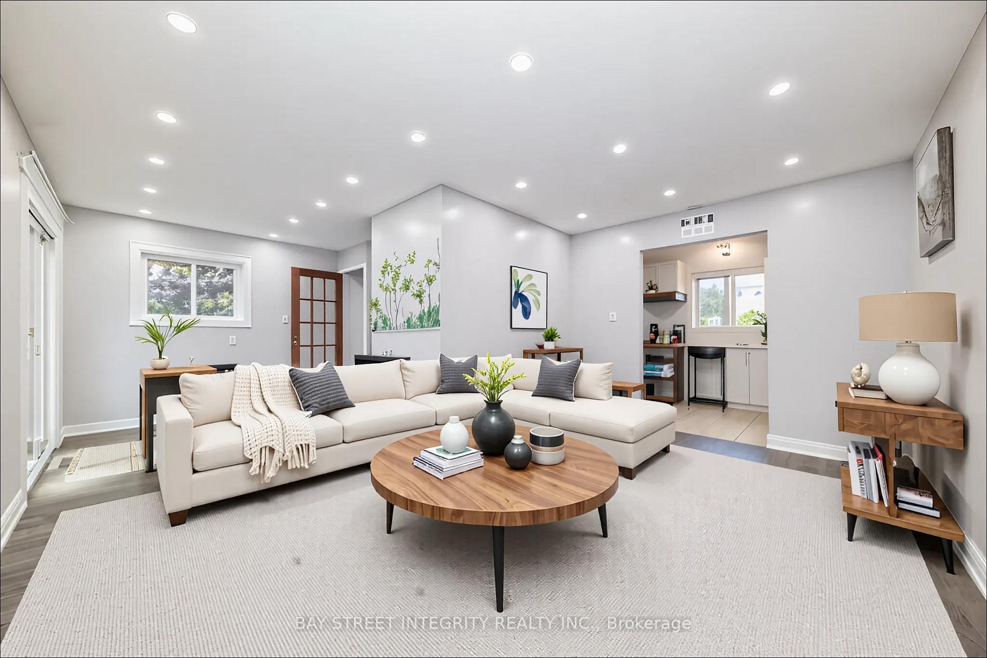 Photo 4 of 1 Hodgins Avenue, Georgina, Keswick South — HOMEH