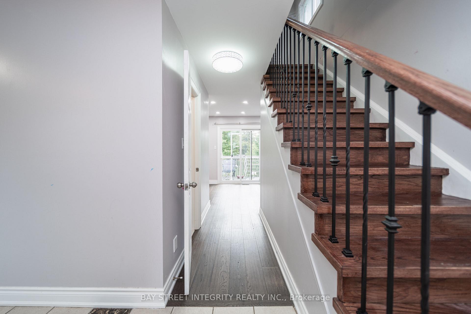 Photo 7 of 1 Hodgins Avenue, Georgina, Keswick South — HOMEH