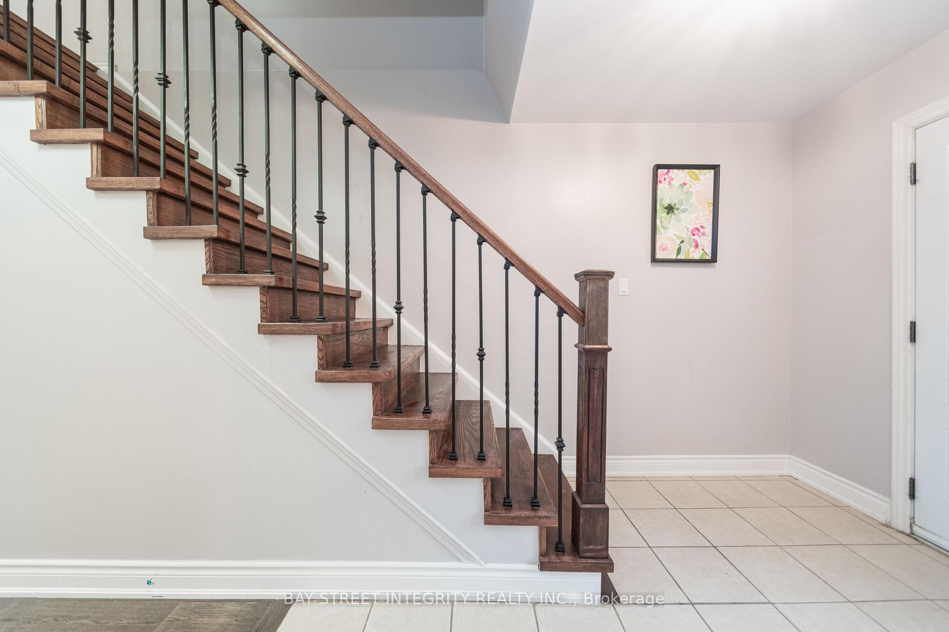 Photo 8 of 1 Hodgins Avenue, Georgina, Keswick South — HOMEH