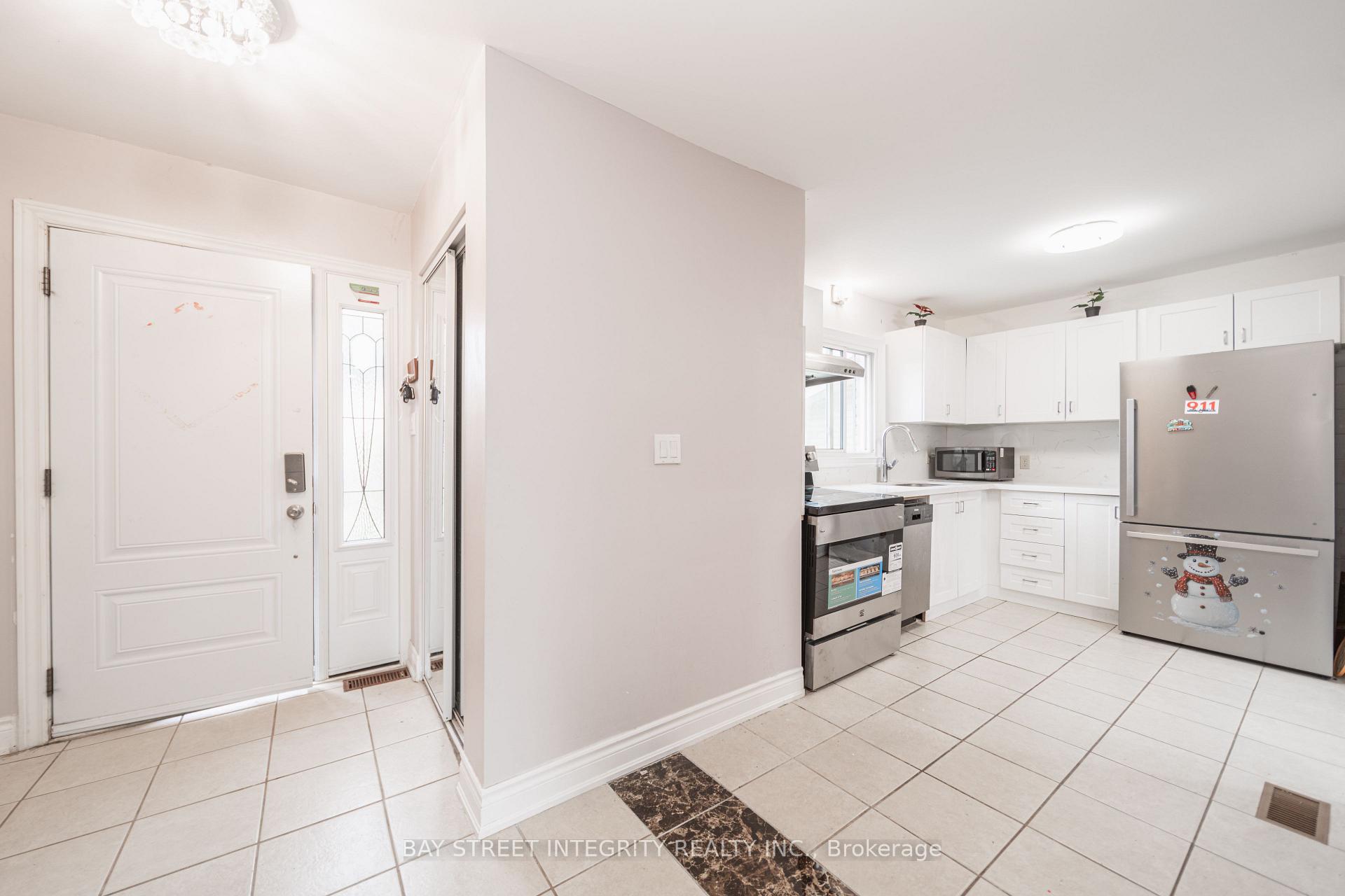Photo 12 of 1 Hodgins Avenue, Georgina, Keswick South — HOMEH