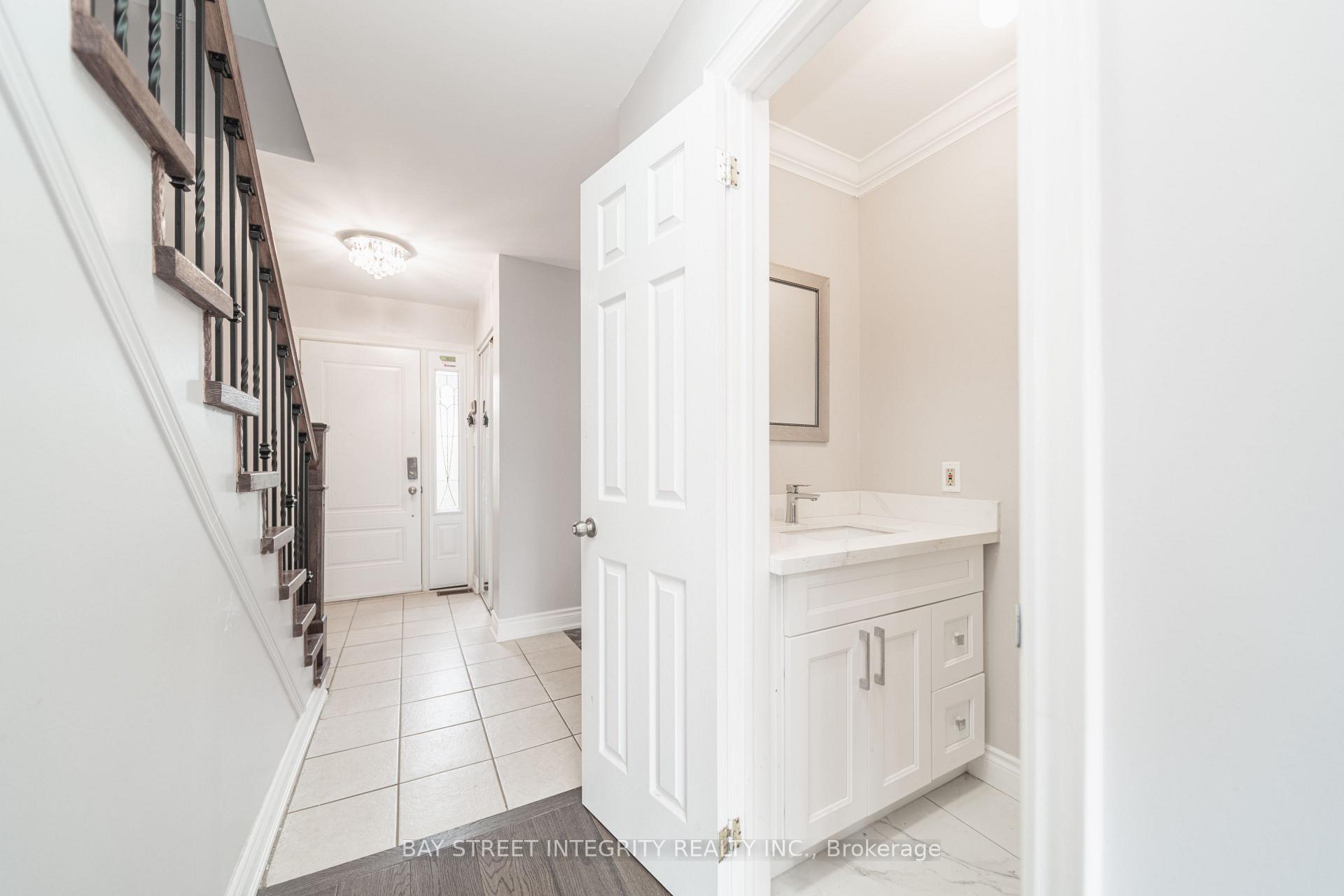 Photo 14 of 1 Hodgins Avenue, Georgina, Keswick South — HOMEH