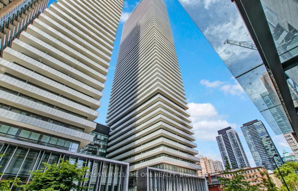 Front of Unit 4009, 50 Charles Street E