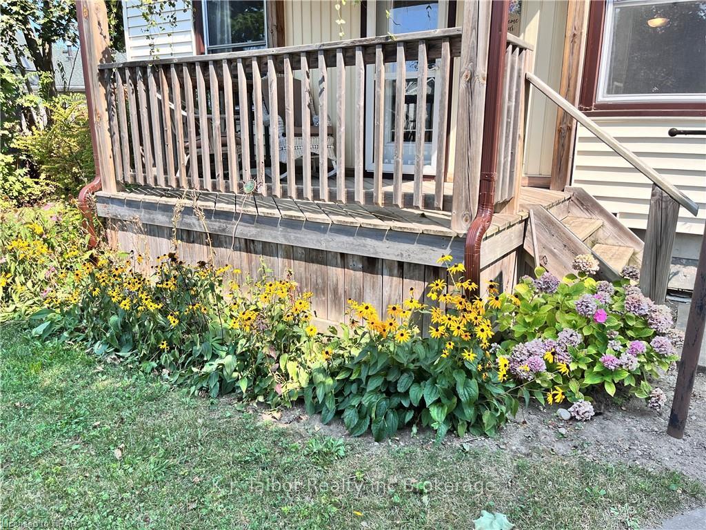 Photo 2 of 129 Hincks Street, Goderich, Goderich (Town) — HOMEH