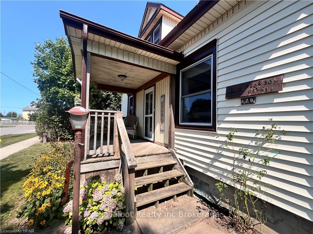 Photo 3 of 129 Hincks Street, Goderich, Goderich (Town) — HOMEH