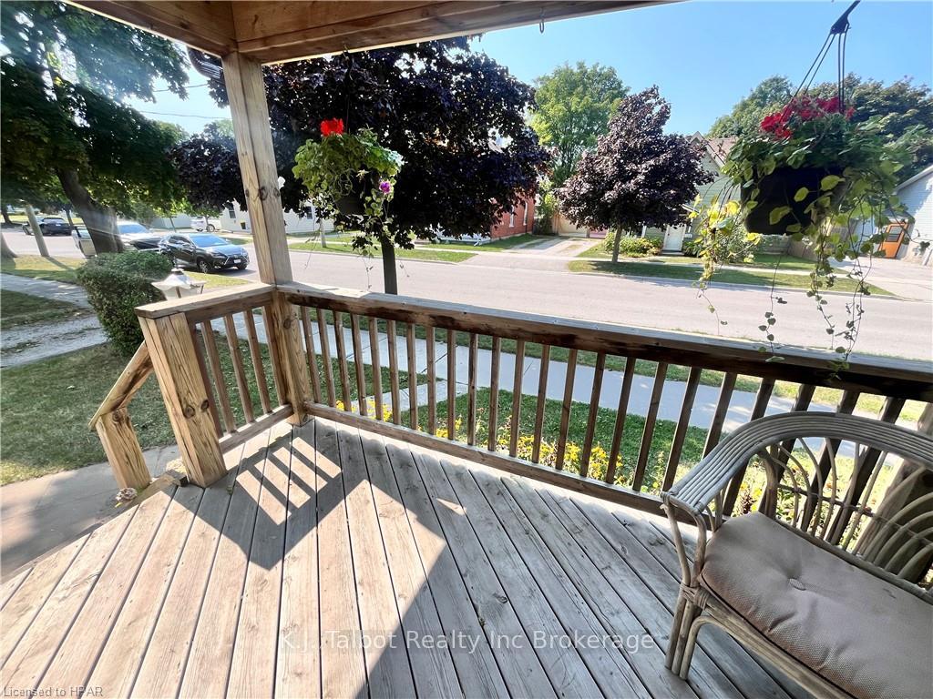 Photo 5 of 129 Hincks Street, Goderich, Goderich (Town) — HOMEH