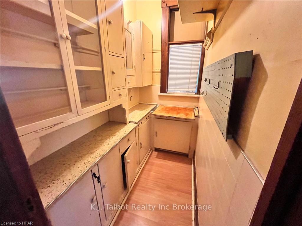 Photo 10 of 129 Hincks Street, Goderich, Goderich (Town) — HOMEH