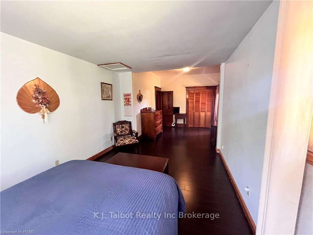 Photo 13 of 129 Hincks Street, Goderich, Goderich (Town) — HOMEH