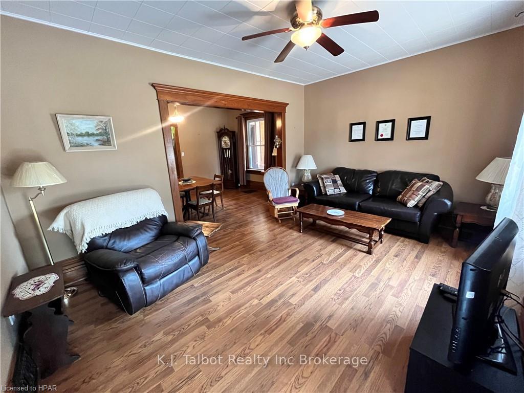 Photo 15 of 129 Hincks Street, Goderich, Goderich (Town) — HOMEH