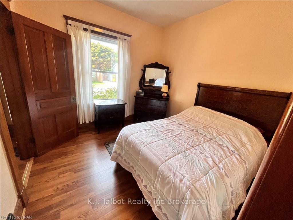 Photo 19 of 129 Hincks Street, Goderich, Goderich (Town) — HOMEH