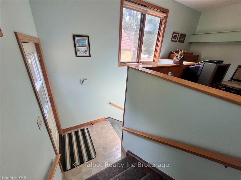 Photo 23 of 129 Hincks Street, Goderich, Goderich (Town) — HOMEH