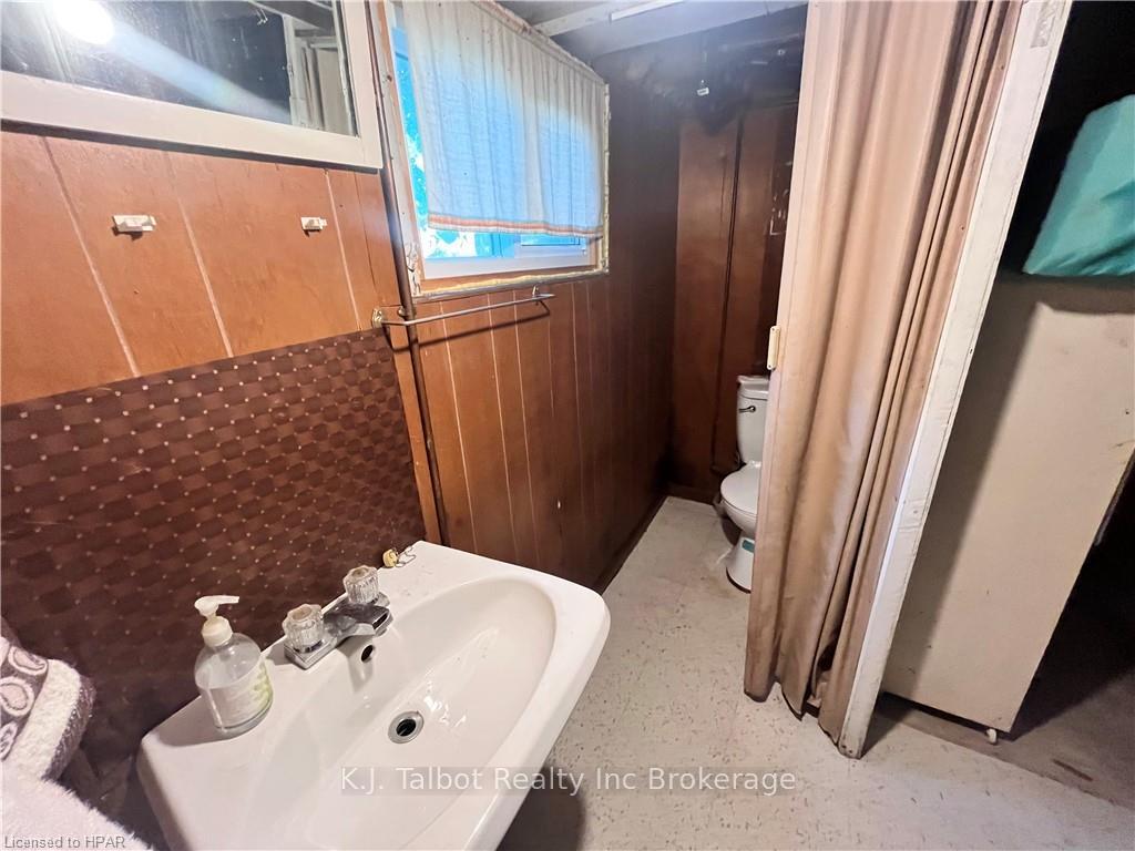 Photo 26 of 129 Hincks Street, Goderich, Goderich (Town) — HOMEH
