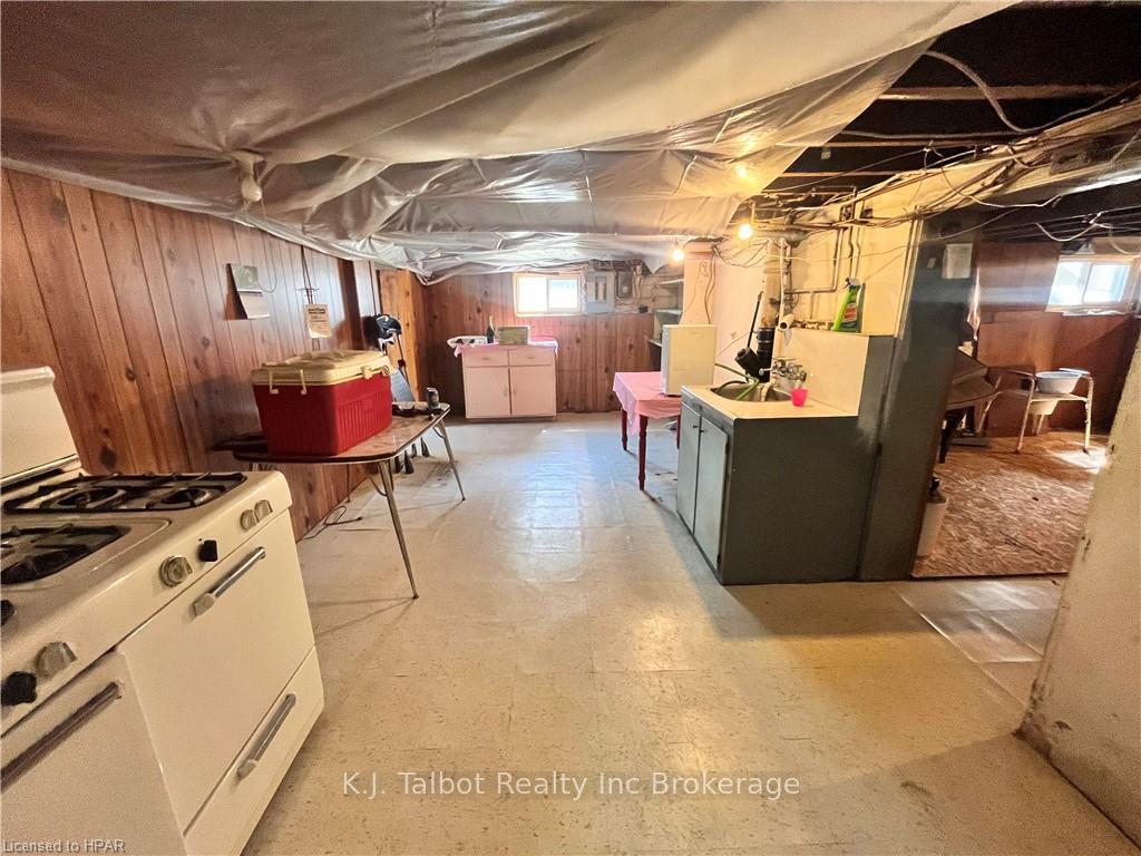 Photo 29 of 129 Hincks Street, Goderich, Goderich (Town) — HOMEH