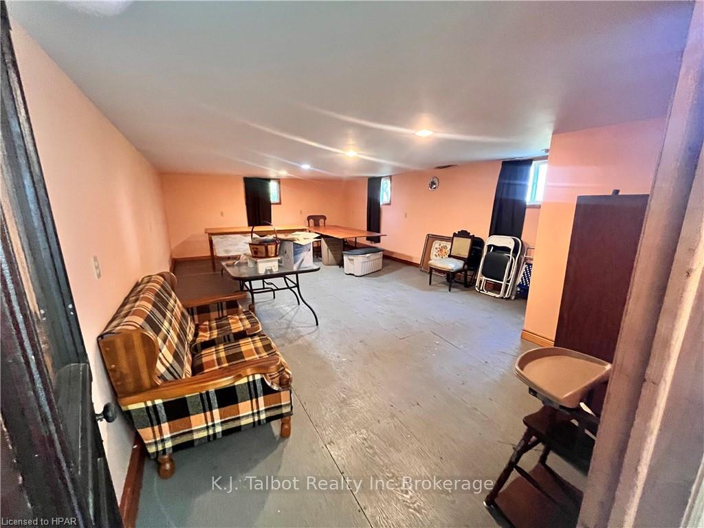 Photo 30 of 129 Hincks Street, Goderich, Goderich (Town) — HOMEH