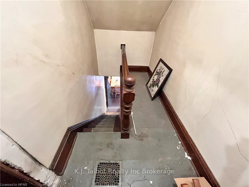 Photo 31 of 129 Hincks Street, Goderich, Goderich (Town) — HOMEH